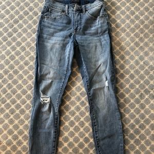 Lucky Brand skinny jean - size 4/27